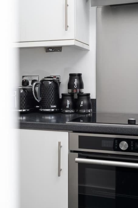 Central Mk 1 Bed Apartment With Parking Milton Keynes Exterior photo