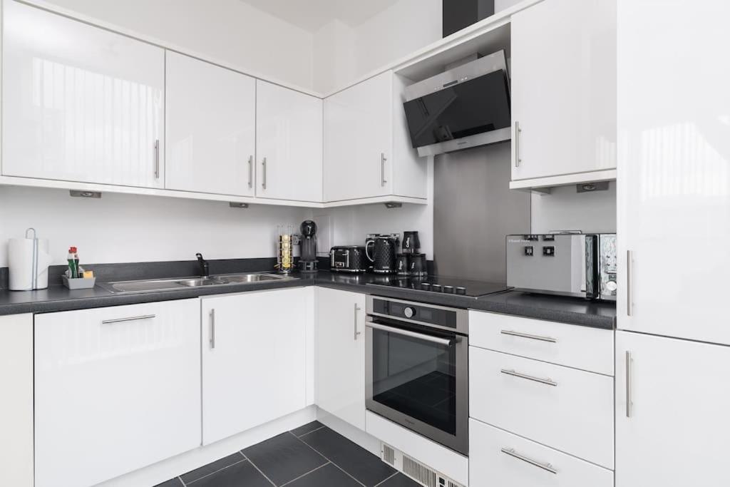 Central Mk 1 Bed Apartment With Parking Milton Keynes Exterior photo